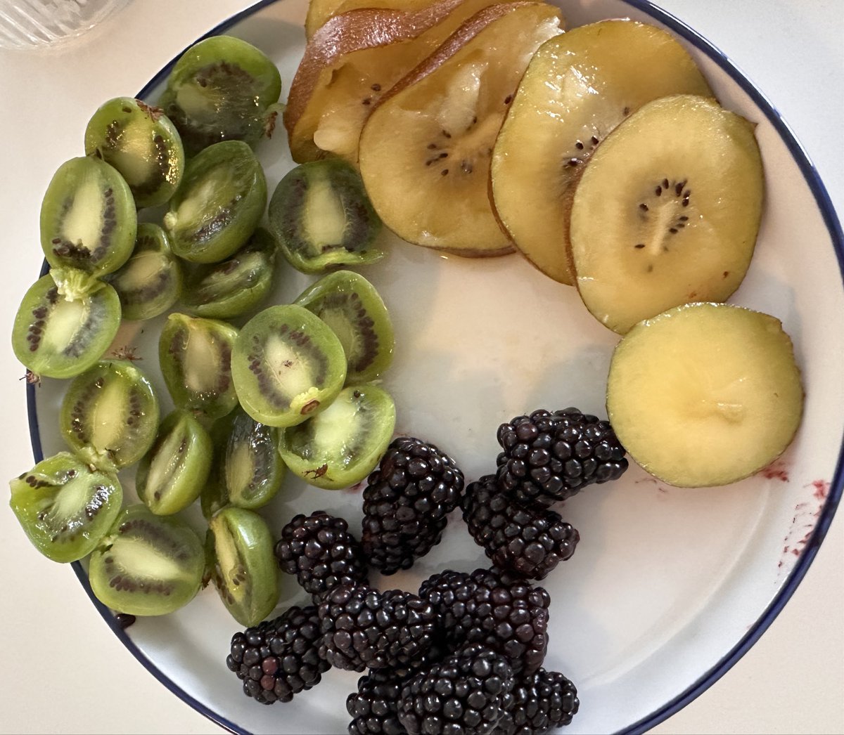 sigh-mon tweet media