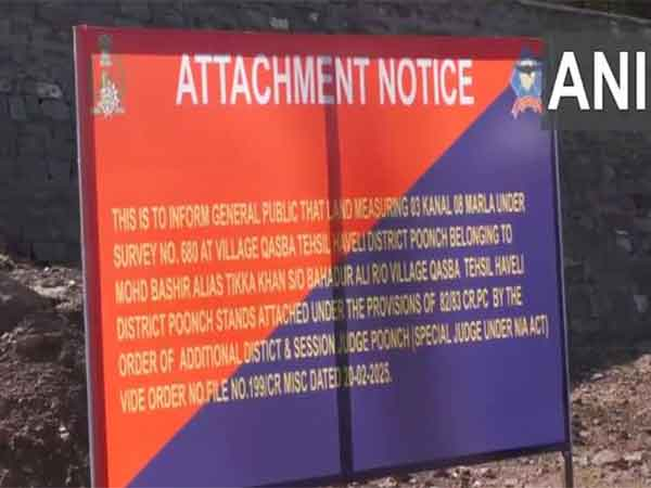 ani_digital's tweet photo. Properties of three PoK-based terrorists attached in J-K's Poonch
Read @ANI Story | https://t.co/ZZHjOFvkbR #Poonch #propertyattached #terrorist https://t.co/EMAA98pfeG
