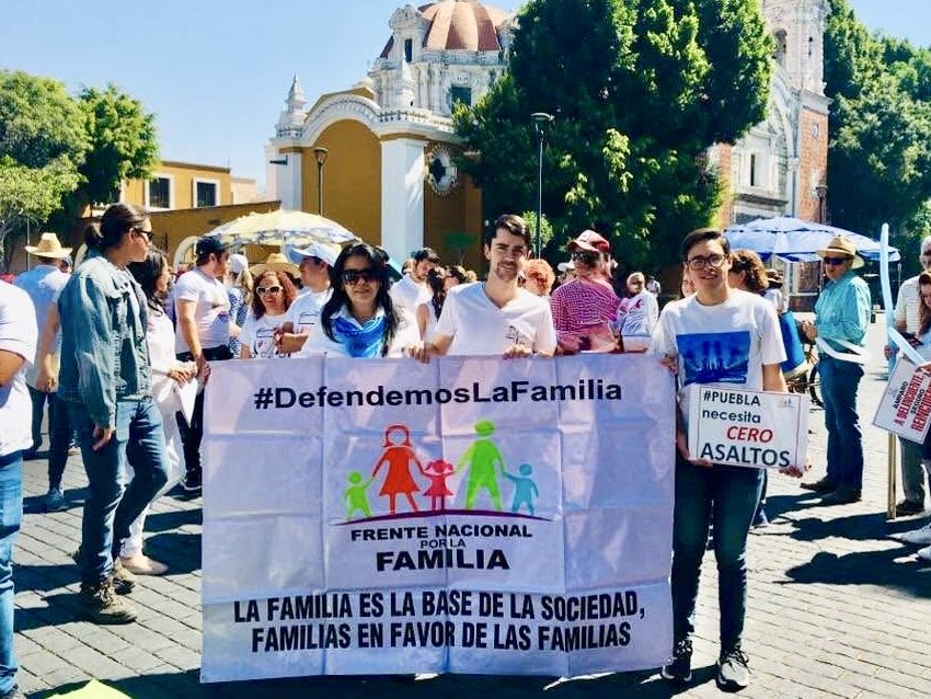 La familia es la base y fundamento natural de todas las sociedades del planeta, es una institución más antigua que el propio Estado, y frente a ella el Estado no es nada.

No es casualidad que la izquierda este tan empecinada en destruirla.

Hoy toca defender. #DíaDeLaFamilia