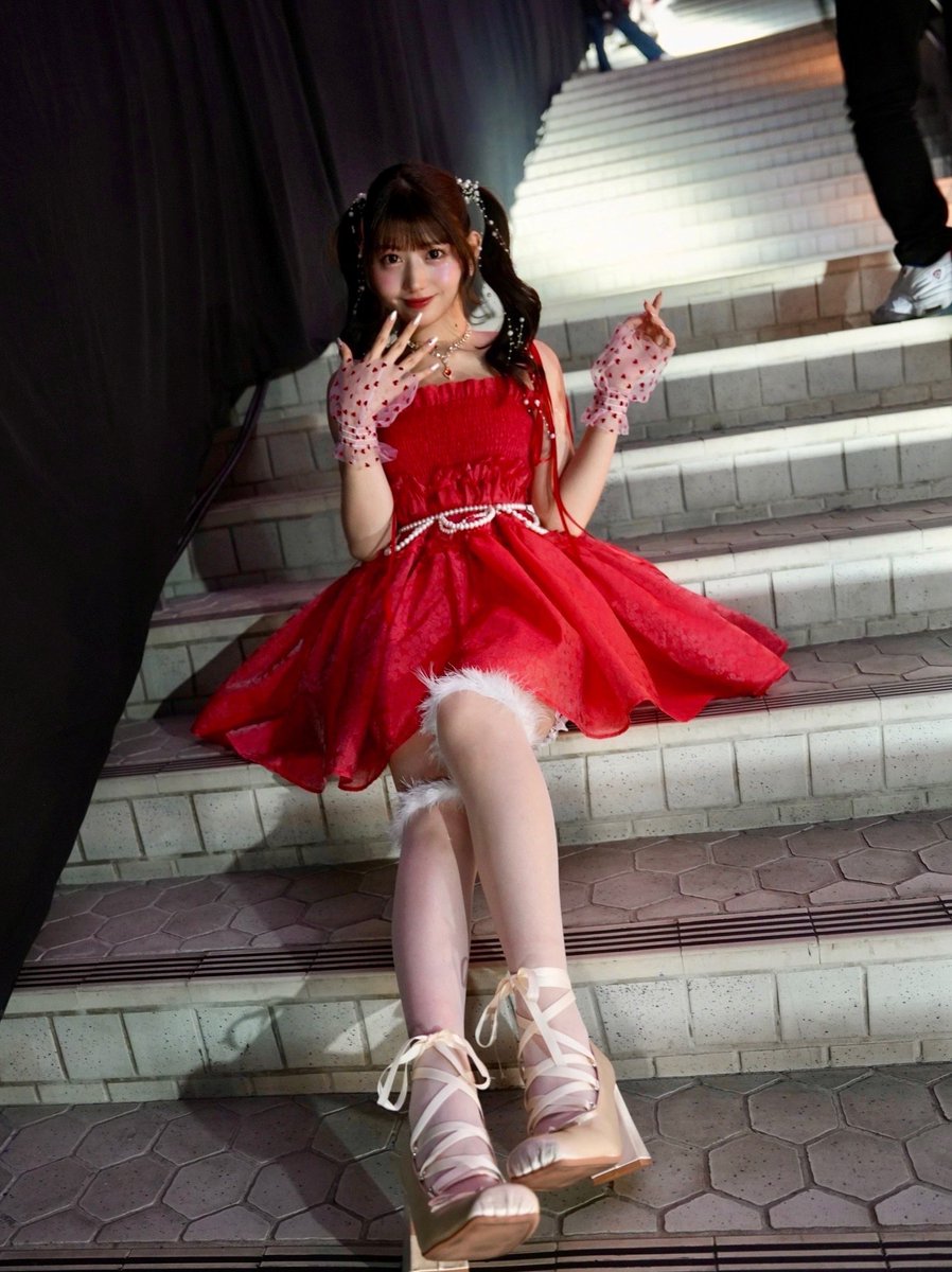 SWEETSTEADY 白石まゆみ クリーニング赤 ユニホーム 1度着用 美品 すいすての赤色です