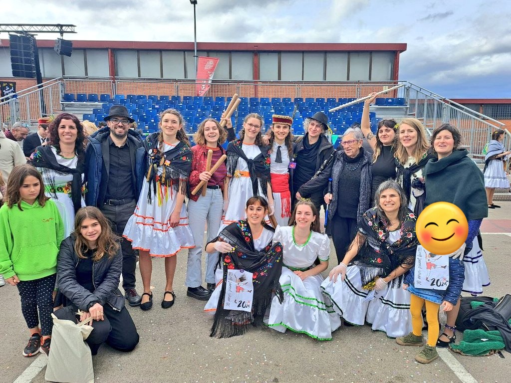 Colla Bastonera Quico Sabaté (@bastonersquico) on Twitter photo Contentes d'acompanyar avui a <a href="/gitanesstceloni/">Gitanes Sant Celoni</a> en la seva diada!
Quin goig feia el gitanòdrom! 🤍🧡💚
Visca el ball de gitanes!
Visca el ball de Bastons!
Visca la #CulturaPopular! Contentes d'acompanyar avui a <a href="/gitanesstceloni/">Gitanes Sant Celoni</a> en la seva diada!
Quin goig feia el gitanòdrom! 🤍🧡💚
Visca el ball de gitanes!
Visca el ball de Bastons!
Visca la #CulturaPopular!