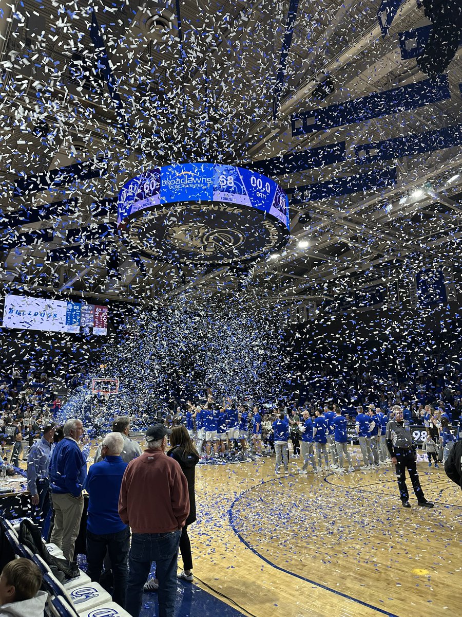 KXnO1063's tweet image. .@DrakeBulldogsMB is your regular season Missouri Valley Conference Champions! #DSMHometownTeam