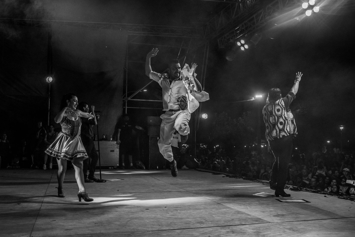 IndioLucioRojas's tweet photo. ¡Simoca fue una fiesta! 🎉 Gracias por invitarnos a ser parte de sus carnavales, por compartir con nosotros su alegría y sus ganas de celebrar ✨️
#indioluciorojas #folklore #música #gira2025 #simoca #tucuman #carnaval #carnavales https://t.co/Lt6lnNMMeX