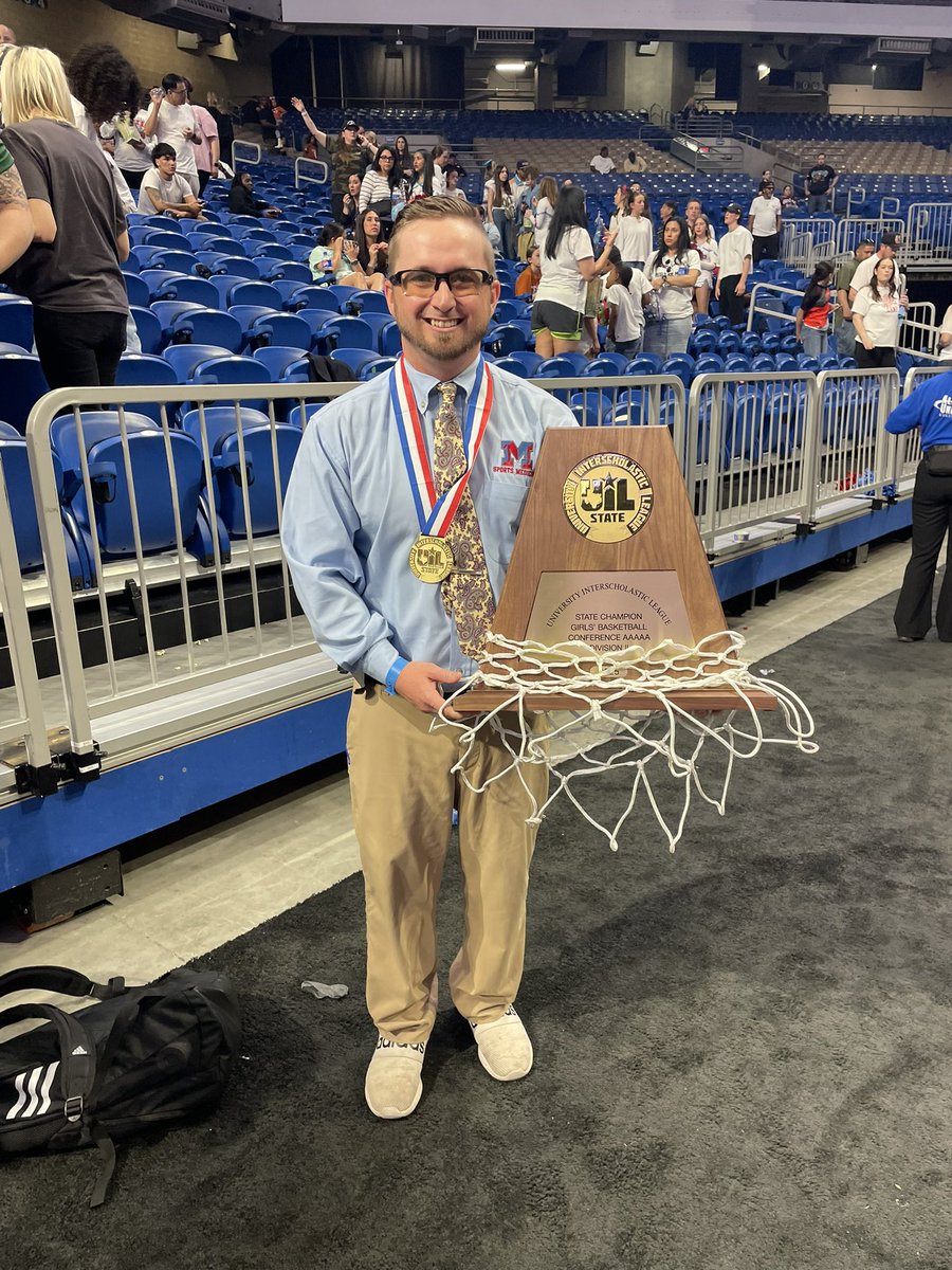 MontereyATCLAT's tweet photo. Went and did the dang thing! So proud of our girls! And what a way to kick off National Athletic Training Month! #StateChamps #natm25 https://t.co/Y6FoEvVK0Z