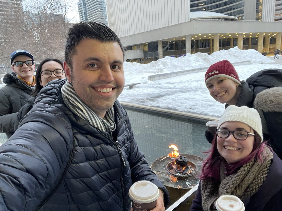 30 min walk through the path to get to Eaton centre, then Toronto sign and then to this legendary fire pit that <a href="/demontaaayyy/">Sam DMV🏳️‍⚧️🏳️‍🌈🇵🇭🇨🇦</a> was raving about 😂