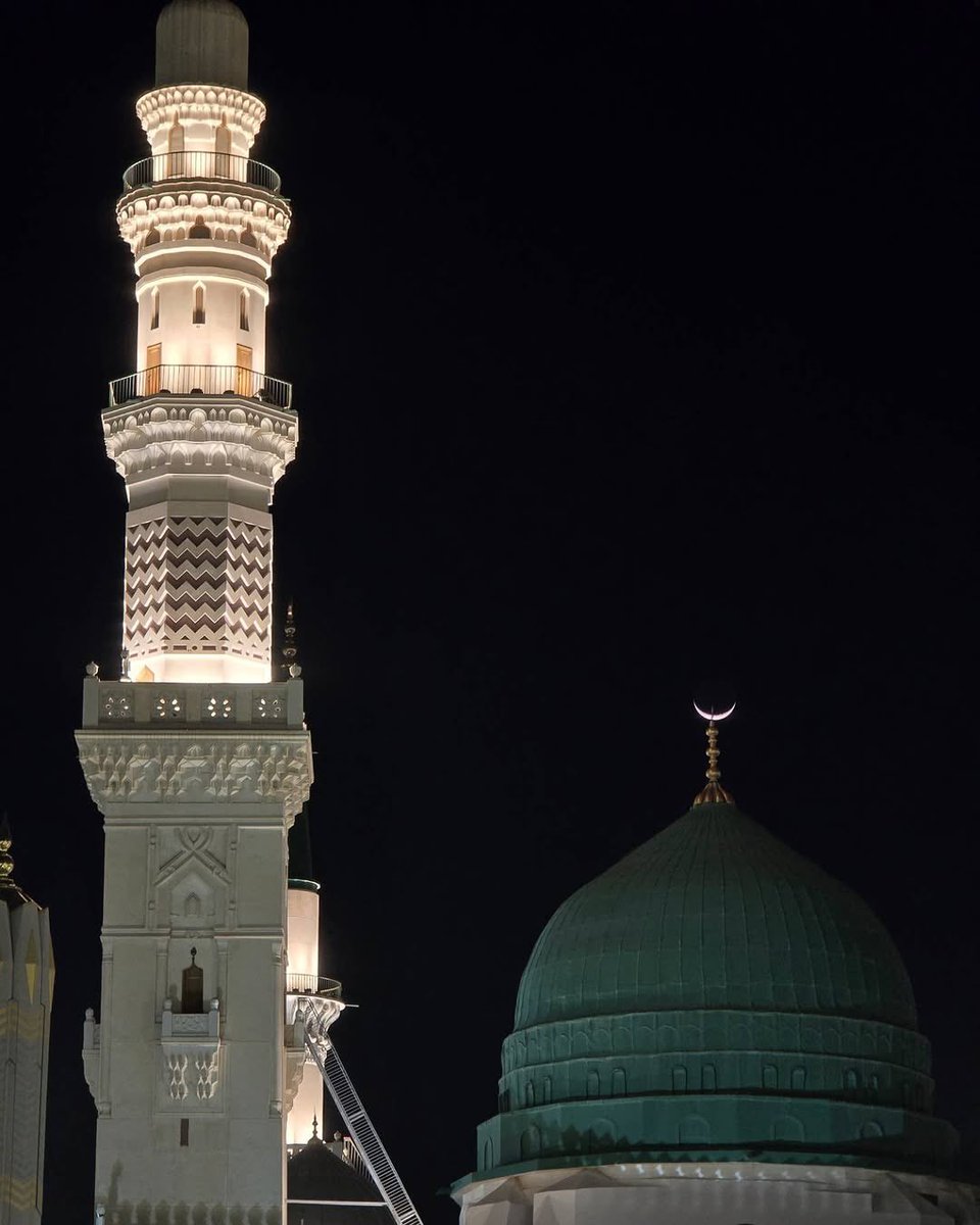 The Crescent of Ramaḍān above the Masjid of the Prophet ﷺ