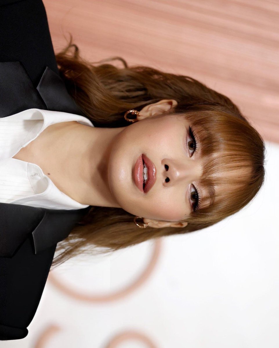 blckpinkpic's tweet image. NOW THATS A FACE CARD