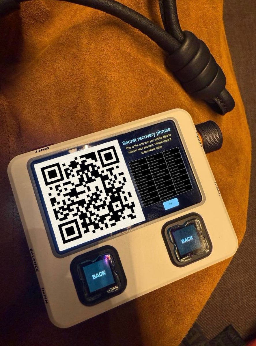 AirmoneyDegn's tweet image. Setting up my new hardware wallet  gotta stay safe out here