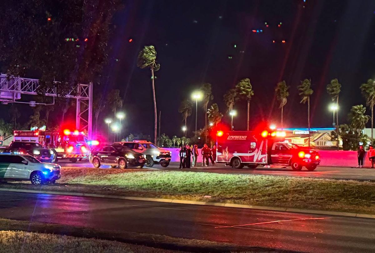 Noticias_Front's tweet image. Fatal accidente en la I-35 en Laredo, Tx.
El sábado 1 de marzo. Orlando Benedetto (32) perdió la vida tras ser atropellado mientras circulaba en bicicleta por la Interestatal 35 en dirección sur. Inicialmente se informó que era una motocicleta, pero se confirmó que era una…