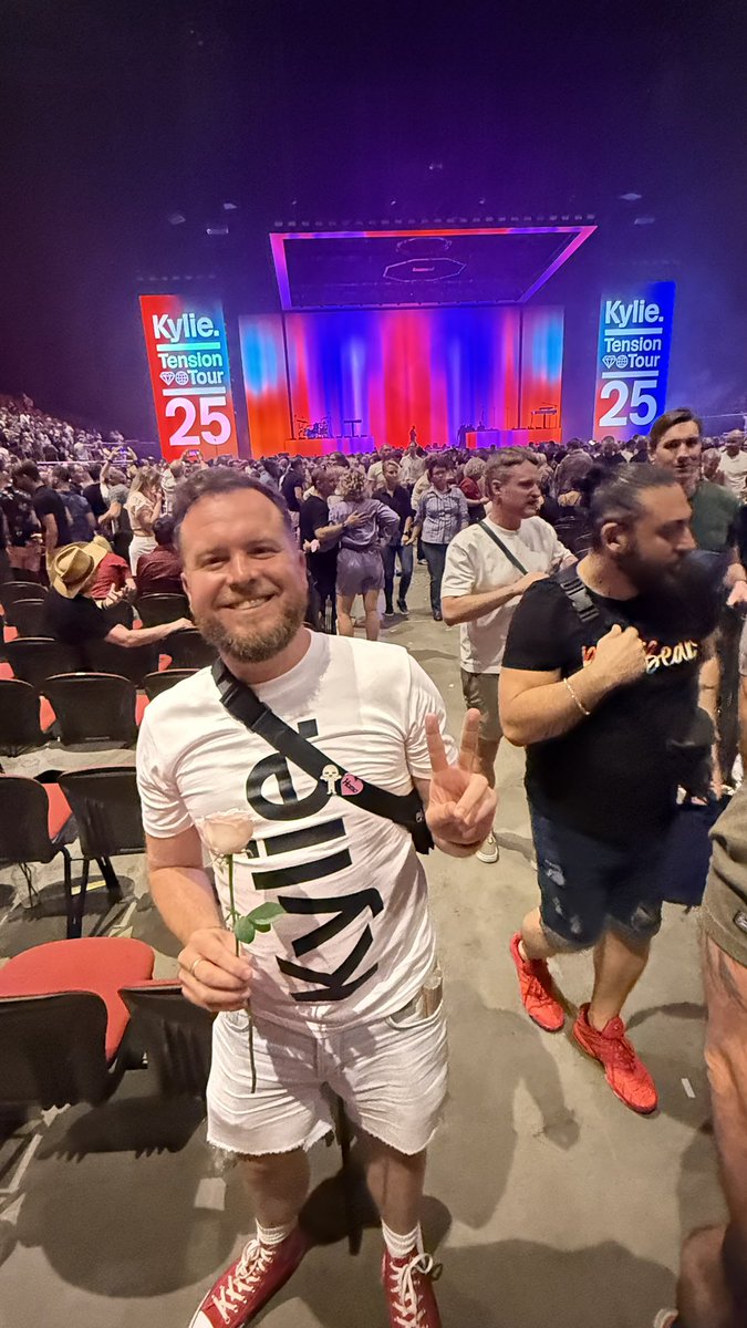 Still buzzing. Did last night really happen? #FrontRowersClub #KylieMinogue #TensionTour #MinogueMiracle #YesIAcceptThisRose #HoldOntoNow 🪩💃🏼🌹❤️<a href="/kylieminogue/">Kylie Minogue</a> 🥹😭