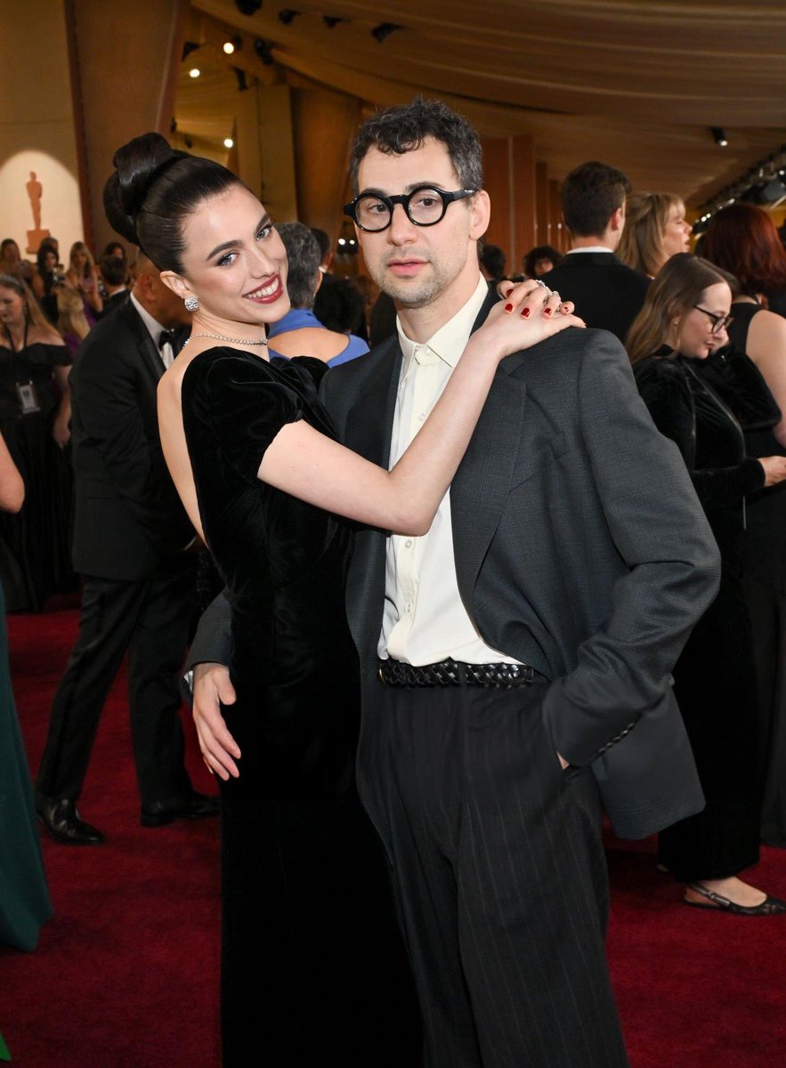 cardgani's tweet photo. las bonitas llevaron a sus novios feos 

#Oscars https://t.co/nc0wL1oYE7