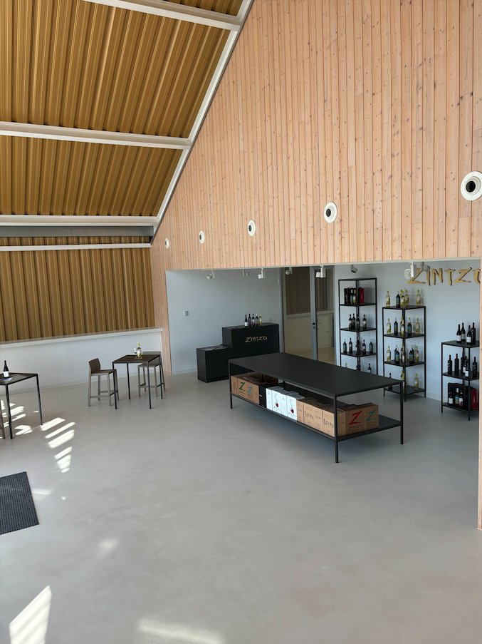 Marzo trae nuevos colores al viñedo… 😍 y nuevos sabores a tu copa. 🍷 Marzo pide una pausa, una copa de buen vino 🍷 y una escapada a nuestra bodega. ¿Te apuntas?

➡️ bit.ly/visita-zintzo

#BodegasZintzo #winelover #zintzo #riojaalavesa #enoturismo #laguardia #vinoconvistas