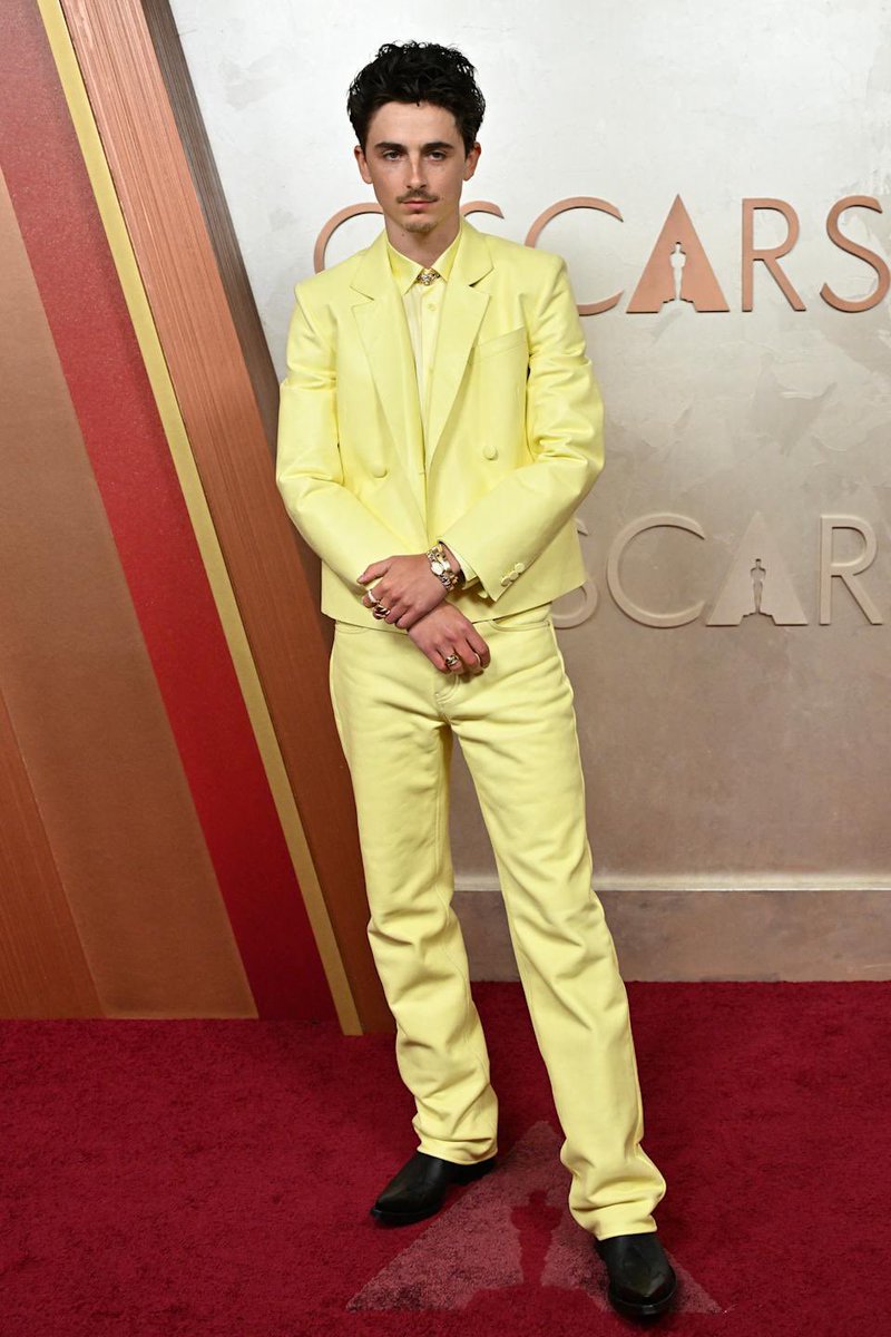 PulpPit's tweet image. Timothee Chalamet at the Oscars in a lovely tribute to M. Emmett Walsh in Blood Simple.