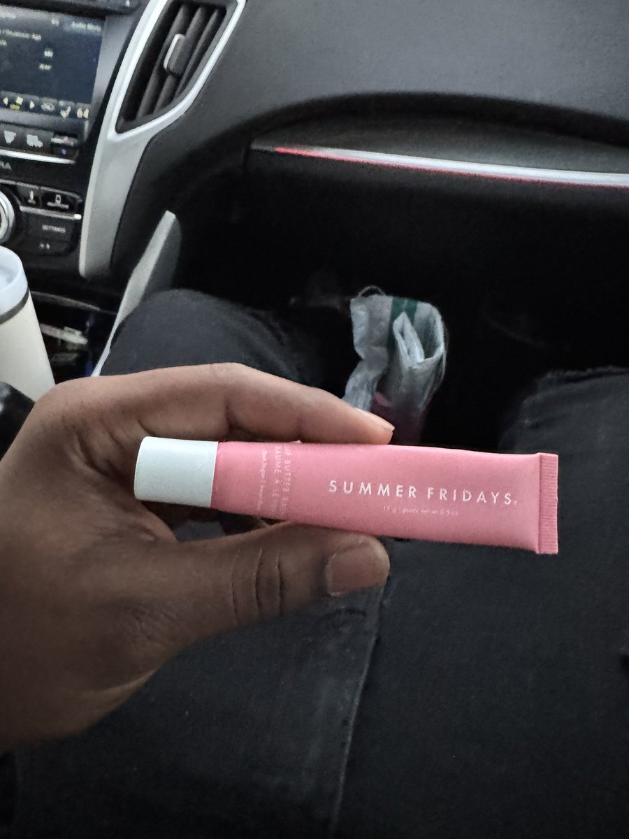 9ODEEE's tweet image. Bro my girl spend $25 on this lil ass lip gloss but got mad I dropped $1100 on the Draco. Ain’t this equivalent ?