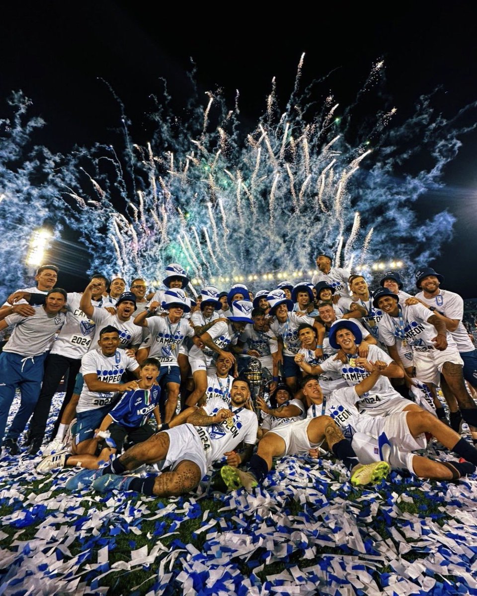 TotoZerillo's tweet photo. la última vuelta de Vélez / la última vuelta de Huracán https://t.co/7LwUpGvPoS