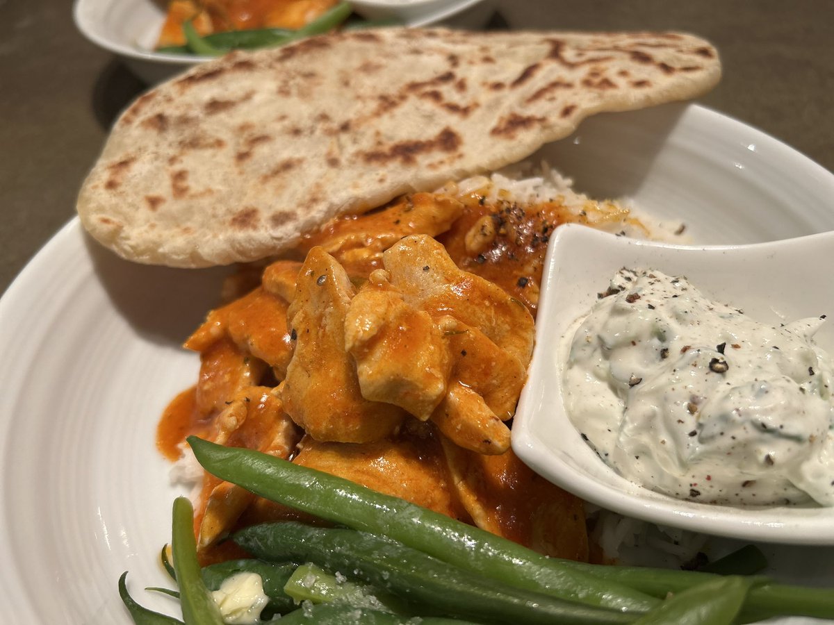 Poulet au beurre, ris basmati, haricots, raïta et pain naan maison 😋😋😋