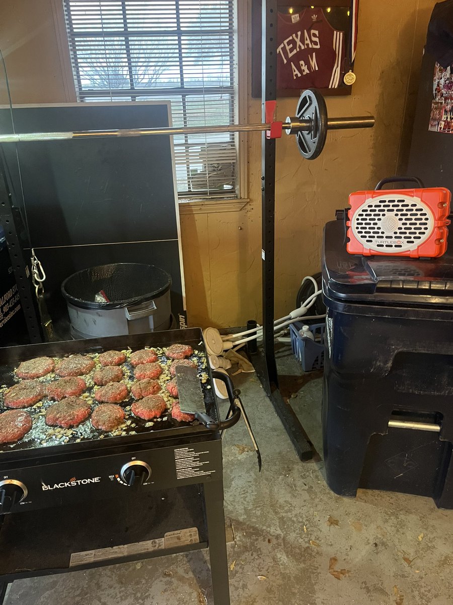 It seems like listening to 70’s Country Music through <a href="/TurtleboxAudio/">Turtlebox Audio</a> makes the burgers taste better 👍