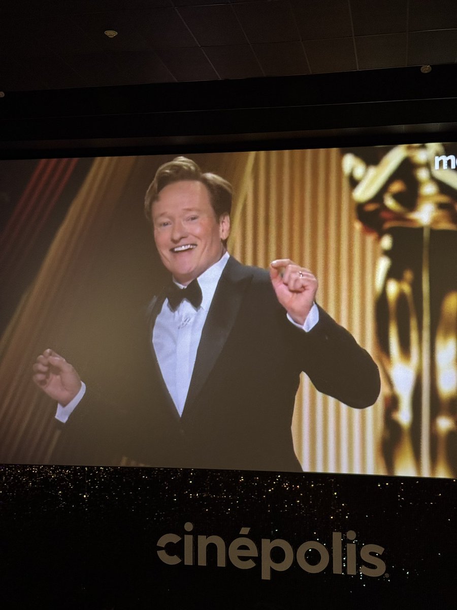 El chiste de Conan O'Brien sobre los tweets de  Karla Sofía Gascón sin miedo al éxito.