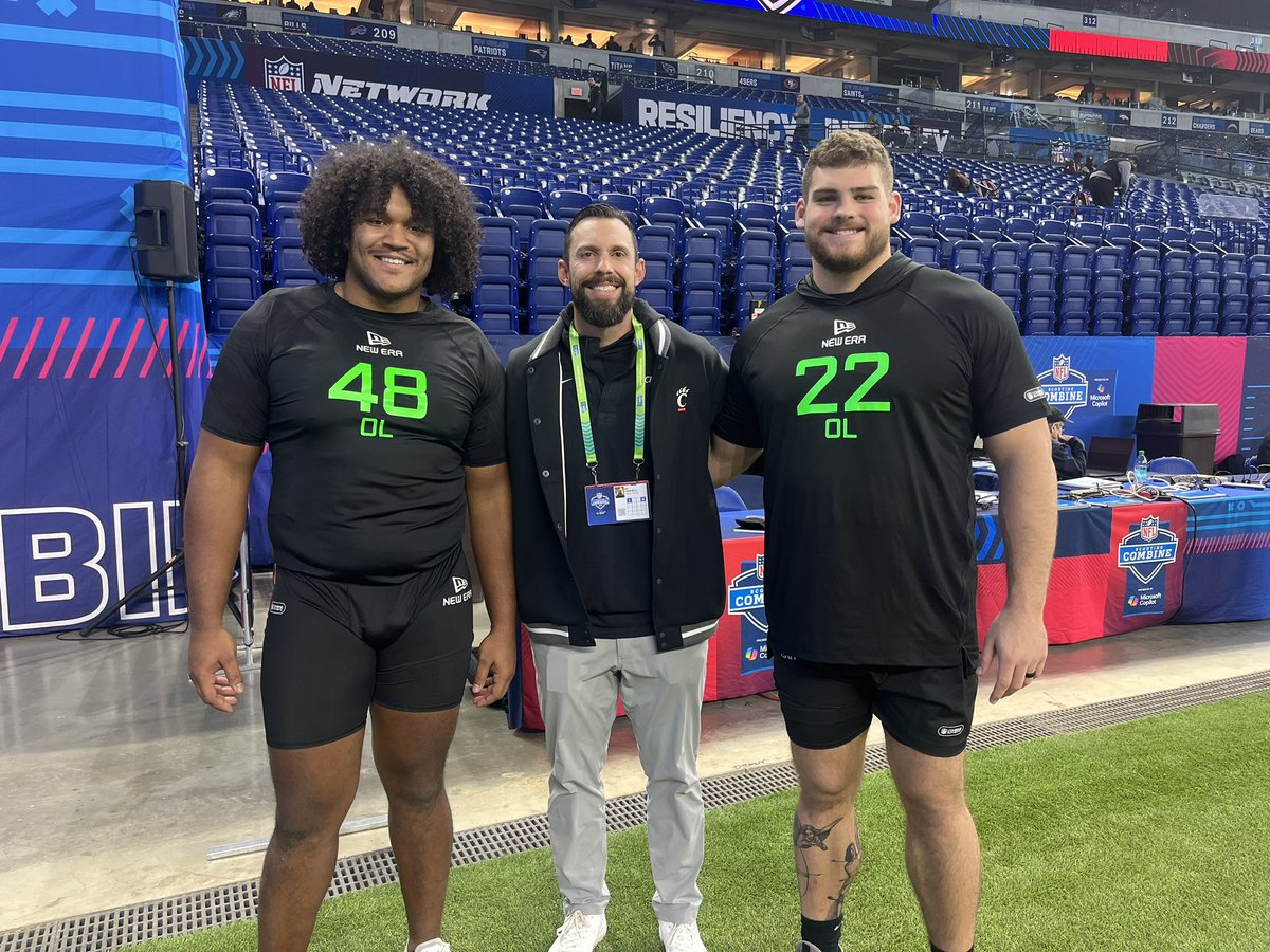 ๐ช๐๐๐๐ ๐ต๐๐ ๐ช๐๐๐
๐๐๐๐ (@coachcardwell_) on Twitter photo Great Time <a href="/NFLCombine/">NFL Combine</a> Watching These Two! Proud Of The Hardwork They Put In To Reach This Moment!! #GoBearcats Great Time <a href="/NFLCombine/">NFL Combine</a> Watching These Two! Proud Of The Hardwork They Put In To Reach This Moment!! #GoBearcats