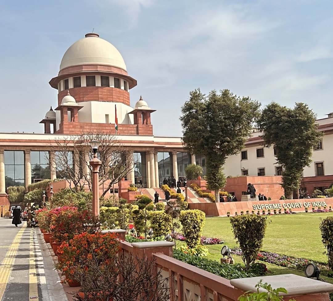 LawChakra's tweet image. #SupremeCourt takes up #SFLC’s plea on #TweetComplaints, questioning why the #TweetOriginator isn’t notified before removal. #FreeSpeech #DigitalRights