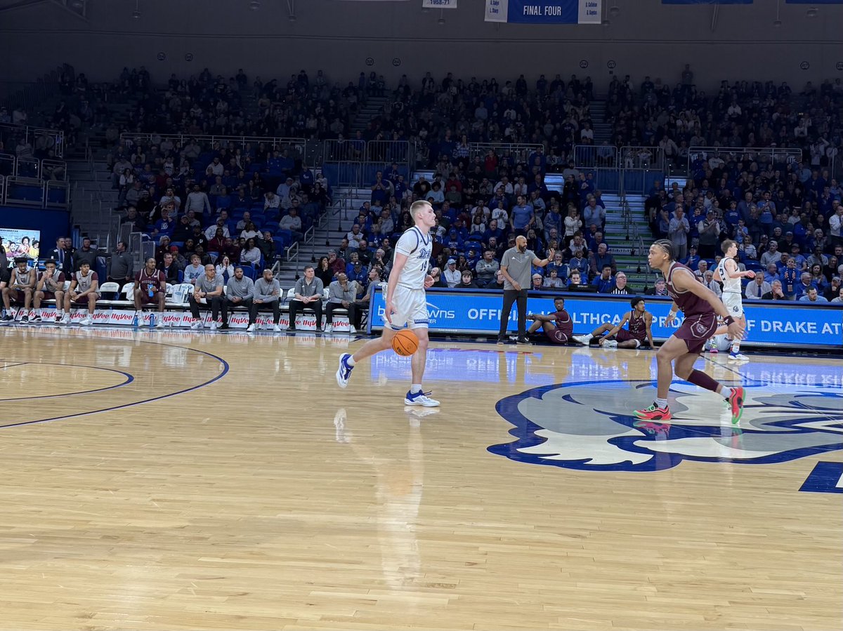 franfraschilla's tweet photo. Saw ⁦@DrakeBulldogsMB⁩ today win the ⁦@mvcbball⁩ Title today. Have beaten an @SEC team, a ⁦@theACC⁩ team, a ⁦@Big12Conference⁩ team &amp; a 2023 Final Four participant. If they get their title game at 29-4, they deserve to be in. https://t.co/VUdd242RsF