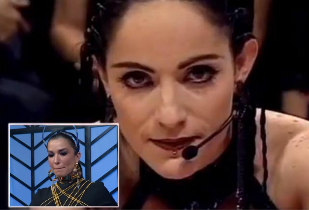 Astridzc6's tweet image. Es una ADAPTACIÓN de una novela que ya de por sí era buena, no hay nada más fácil que una ADAPTACIÓN y aún así te estabas ahogando con el final, puedo pedir una cámara? Ya no le den más adaptaciones turcas a Castro ni a Televisa 

#LasHijasDeLaSeñoraGarcía