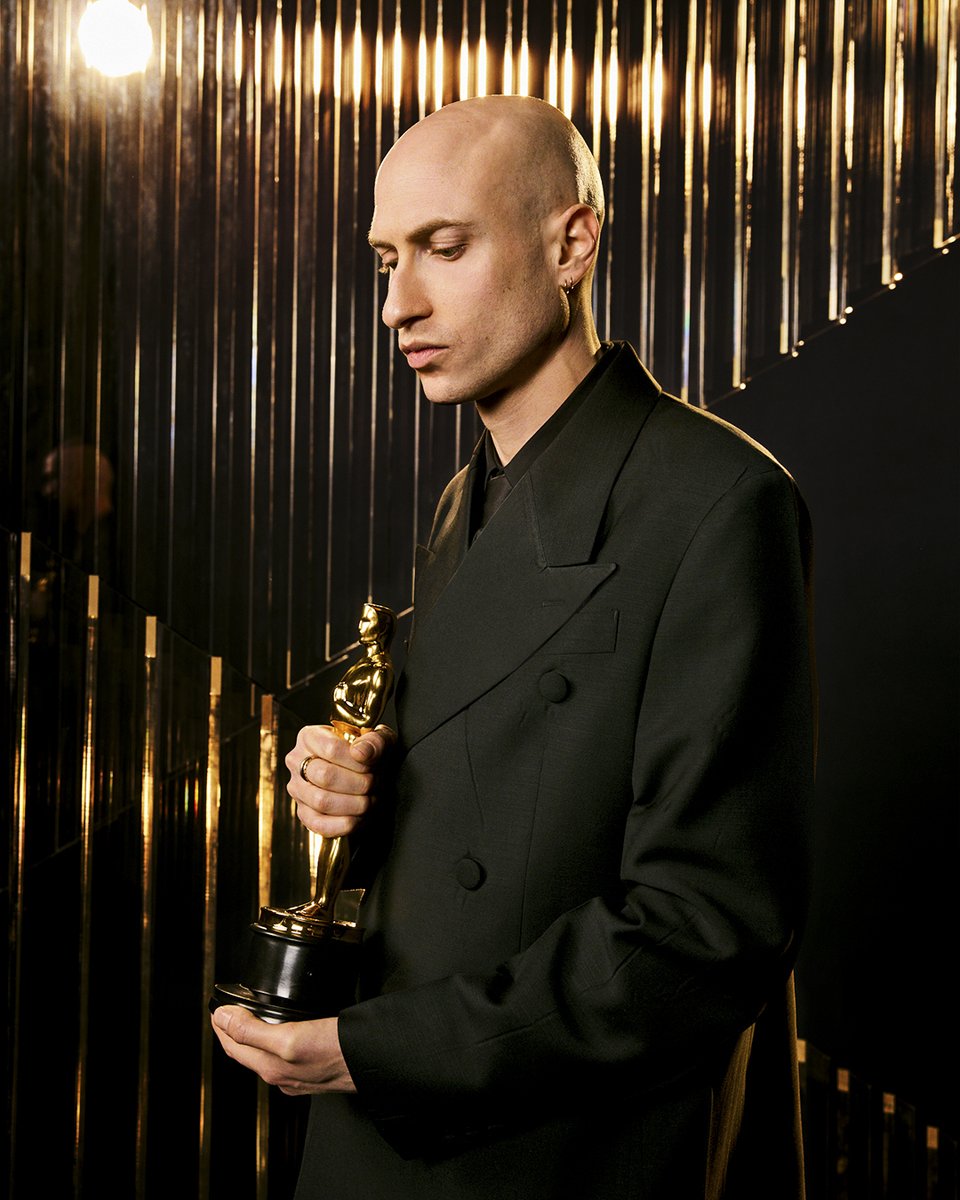 A moment for Best Original Score winner Daniel Blumberg for THE BRUTALIST at the 97th #Oscars.

Photo Credit: Matt Sayles