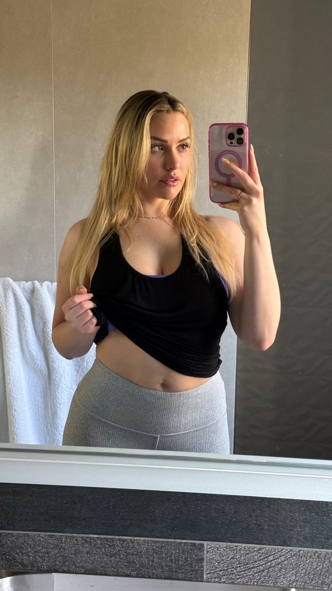 Un bon pour coup de hanche de levrette fort 💦💦😉, pour se faire plaisir intense 🥵🥵🥵 mes coquins Célibataires 😋😜.
En tout cas si tu veux te faire vibrer et jaser de plaisir 🥵, rejoins moi sur mon snap : @lauraaupie