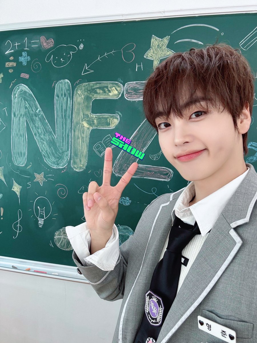 theshow_offcl's tweet photo. 셀카도 준비해 왔SHOW 💚💛🩷

#더쇼 #엔프즈 #샤오쥔 #형준 #정세비 @WayV_official @NCTsmtown @CRAVITYstarship @izna_offcl https://t.co/7QsMhLKQ9t