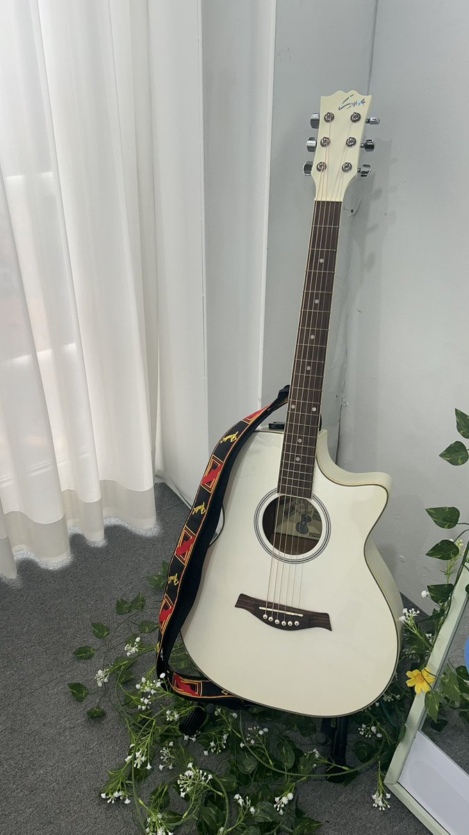 카페 벽에 있던 네가 좋으면 상엽님.. 진심으로 우리 집 벽에도 붙일까 고민했다. 전체적으로 따뜻한 카페 분위기가 좋았고 귀여운 강아지들이 계셔서 행복했다..🤤

#우리의_추억이_될_상엽이에게
#our_forever_memory_0227