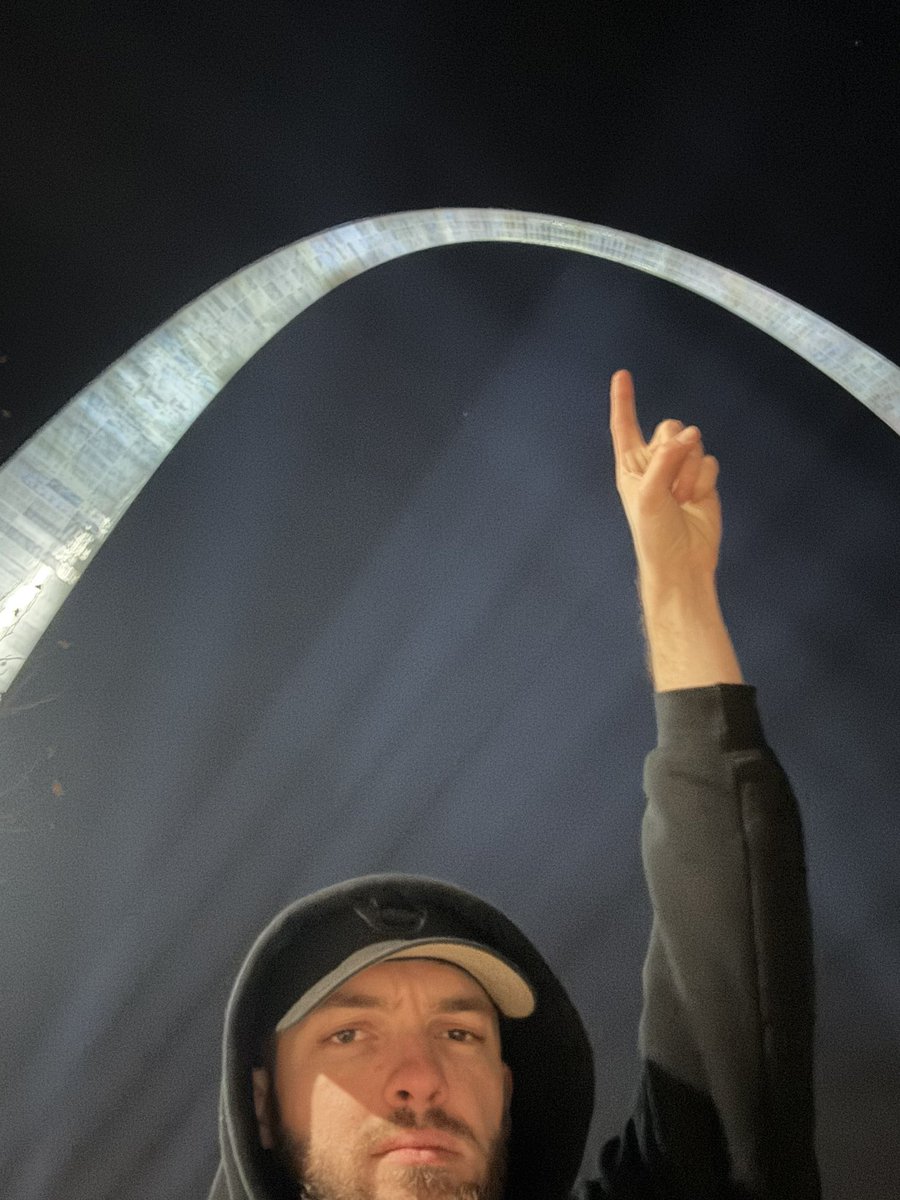 bald_riffs's tweet image. Weekender done, shit rocked, we shouldn’t be allowed to go to the arch at this hour.