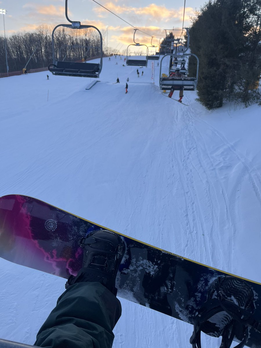 shellzoh's tweet image. i lost to a fence