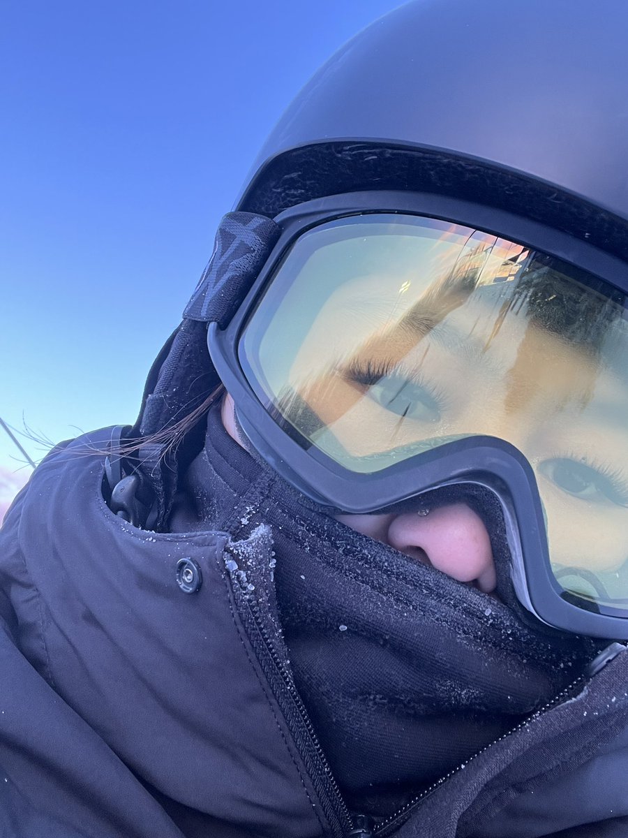 shellzoh's tweet image. i lost to a fence