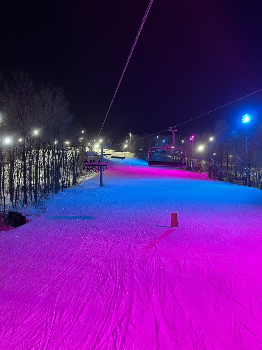 shellzoh's tweet image. i lost to a fence