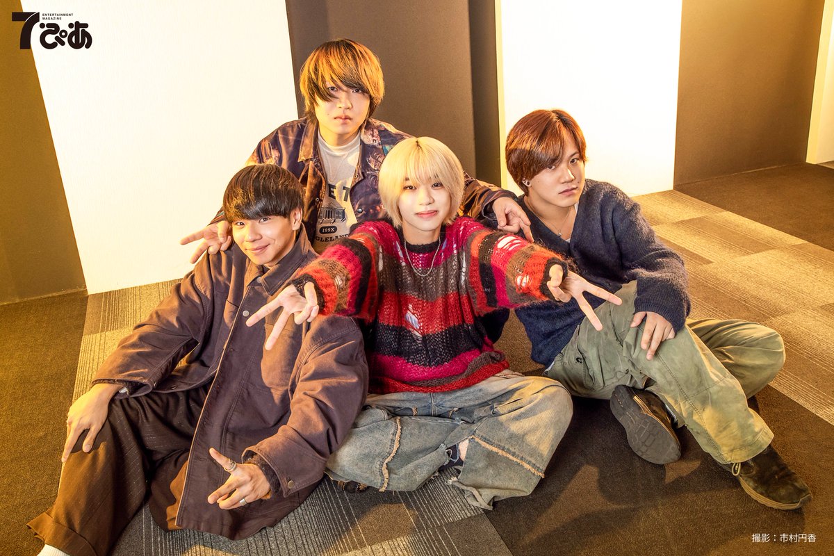 「#7ぴあ 3月号掲載 #ねぐせ の 取材の1コマをお届け シングル「アタシのドレ」|チケットぴあのイラスト