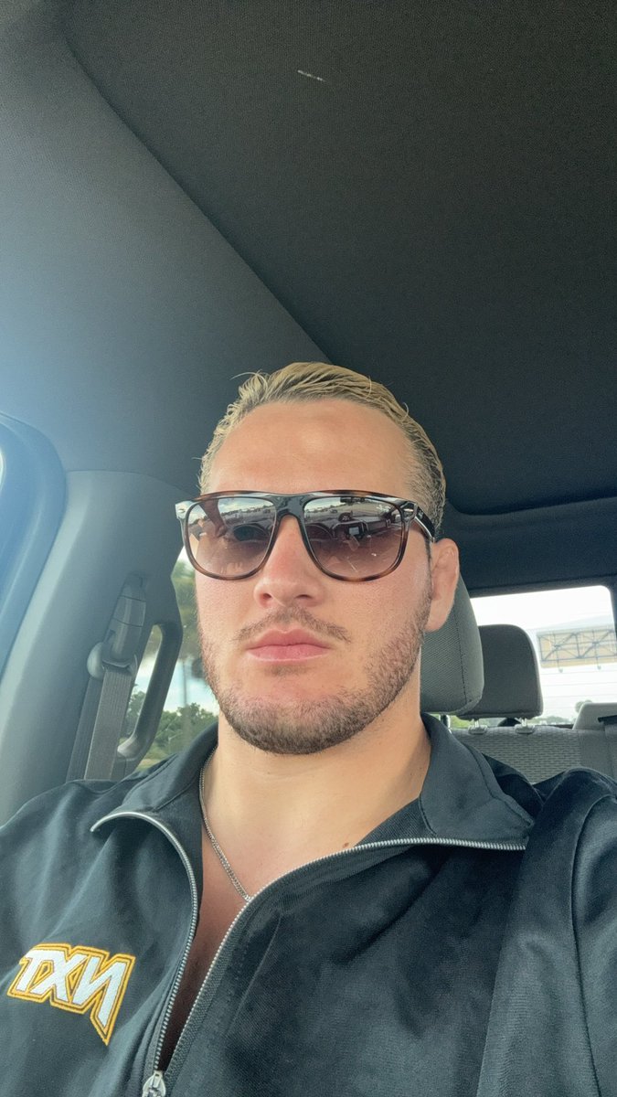 JackSilver92's tweet photo. Damn I was hoping @sexybjray would win the whole damn thing, I don't think this injury will keep him down for long, in fact I'm officially naming BJ an honorary member of The JGSA Posse right here ๐ค๐ค๐ค๐ค
#GetBetterBro #JGSAPosse #WWELFG https://t.co/Woaa2SmDzv