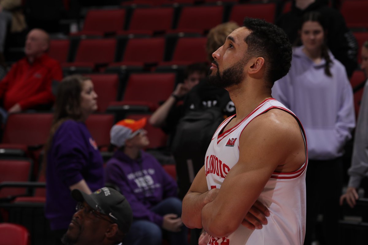 Redbird_MBB's tweet photo. A leader on and off the court https://t.co/IKqH7BfJGx