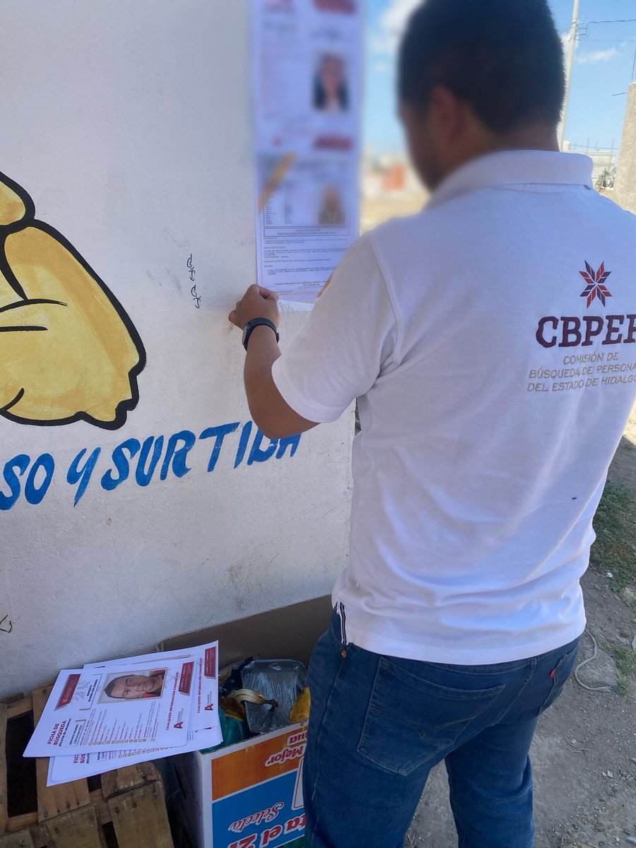 CBPEHidalgo's tweet photo. La Comisión de Búsqueda de Personas del Estado de Hidalgo, lleva a cabo acciones de difusión y pega de fichas en el municipio de Tizayuca, Hgo. 

#SecretariaDeGobierno
#TodosEnLaBúsqueda
#PrimeroElPueblo
#CBPEH https://t.co/XhLuSCkozA