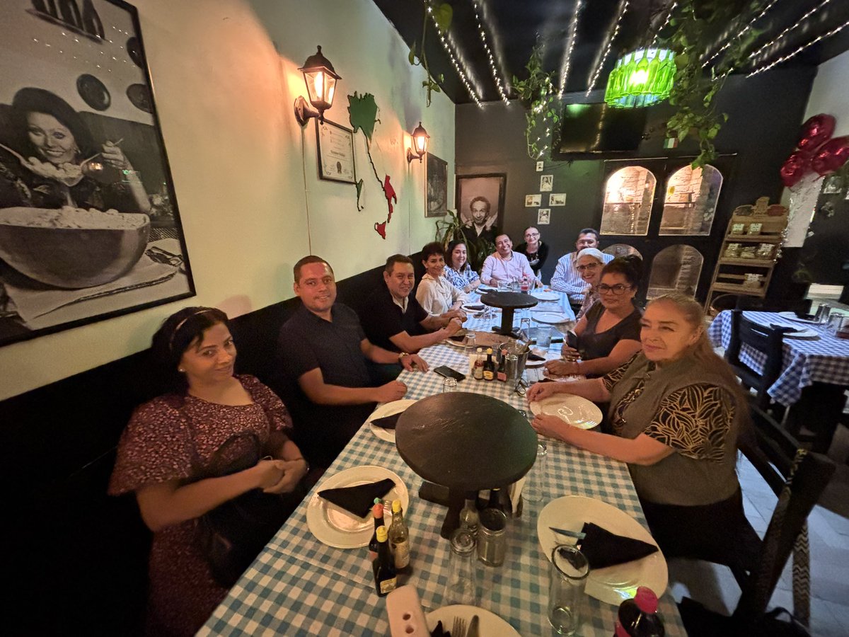 Disfrutando con buenos amigos y amigas en el consejo editorial de la revista prestigio. @prestigioempresarial <a href="/manuelcabrera/">Manuel Cabrera</a>