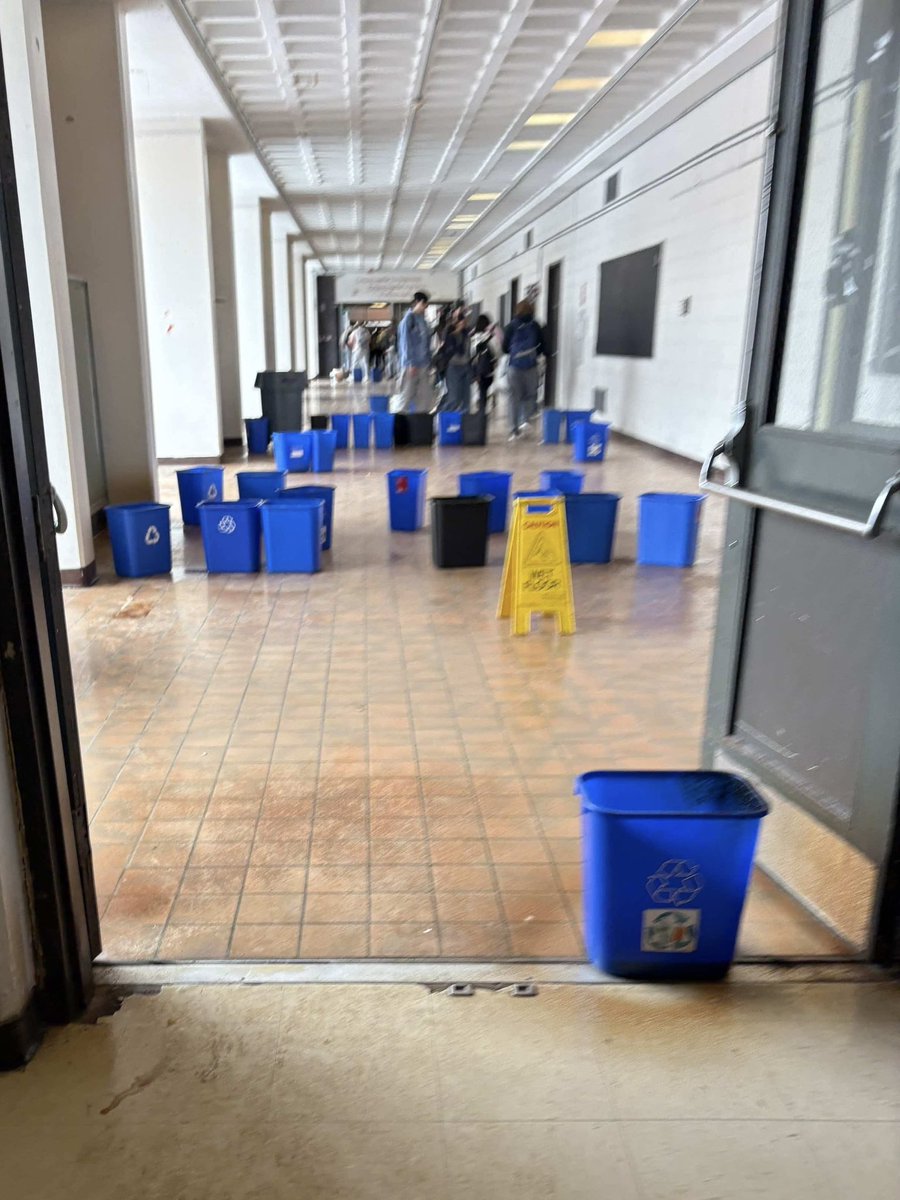 ChristineMNews's tweet image. “APPALLED” & “DISGUSTED”: Students in #Milford are navigating an obstacle course of buckets & bins of dirty water from multiple roof leaks. Parent concerns & district’s efforts on @boston25 at 10.