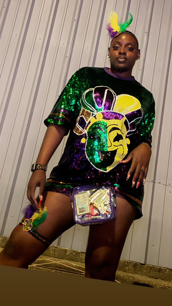_cocoaaaaaaaaa's tweet photo. NOLA GAL💜💛🎭 https://t.co/1AGcfQMUeP