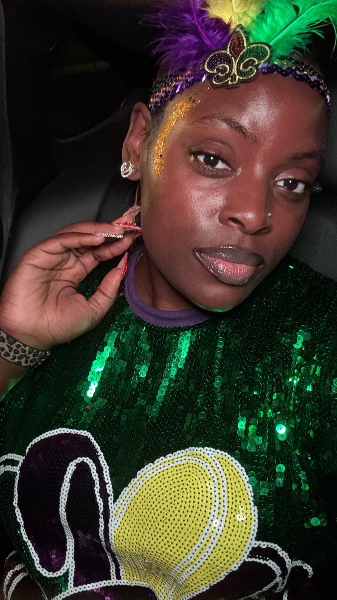 _cocoaaaaaaaaa's tweet photo. NOLA GAL💜💛🎭 https://t.co/1AGcfQMUeP