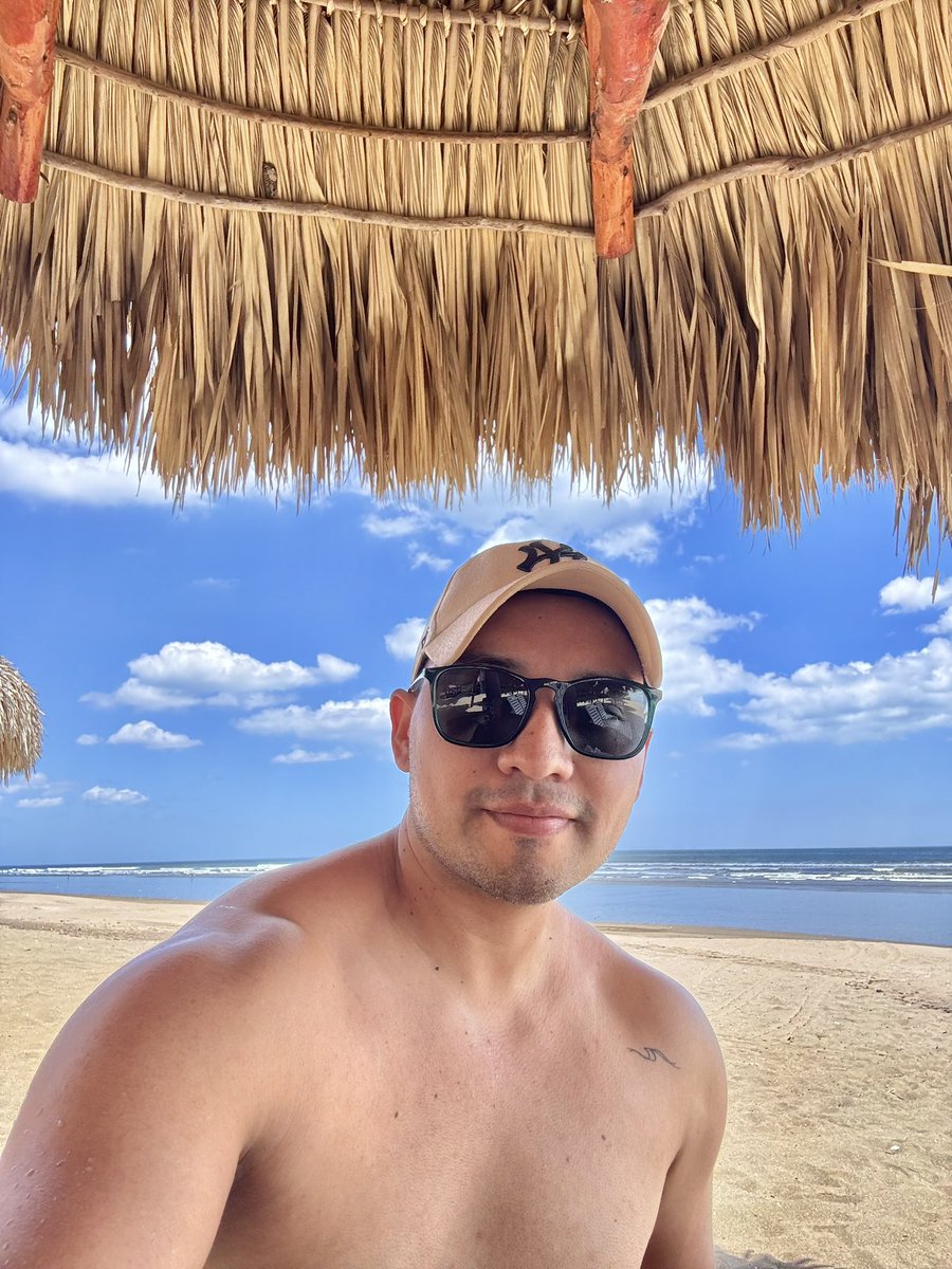 guille_card's tweet photo. Un ratito en la #playa 🌴 https://t.co/dyIFELQWwF