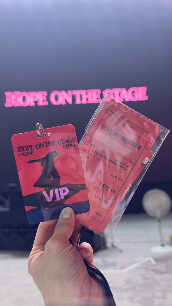 younga4860's tweet photo. HOPE IN THE STAGE 

2025. 02. 28 - F4 VIP 스탠딩 200번대

2025. 03. 01 - F2 VIP 스탠딩 300번대

2025. 03. 02 - F3 VIP 스탠딩 500번대

잊지못할 추억들💜

우리 파이널에서 또 만나요🙋‍♀️🙋‍♀️🙋‍♀️🙋‍♀️

#김남준 #김석진 #민윤기 #정호석 
#박지민 #김태형 #전정국 #BTS
#BTS_S2_ARMY #방탄은_칠방탄👍 https://t.co/IoUpufyJDy
