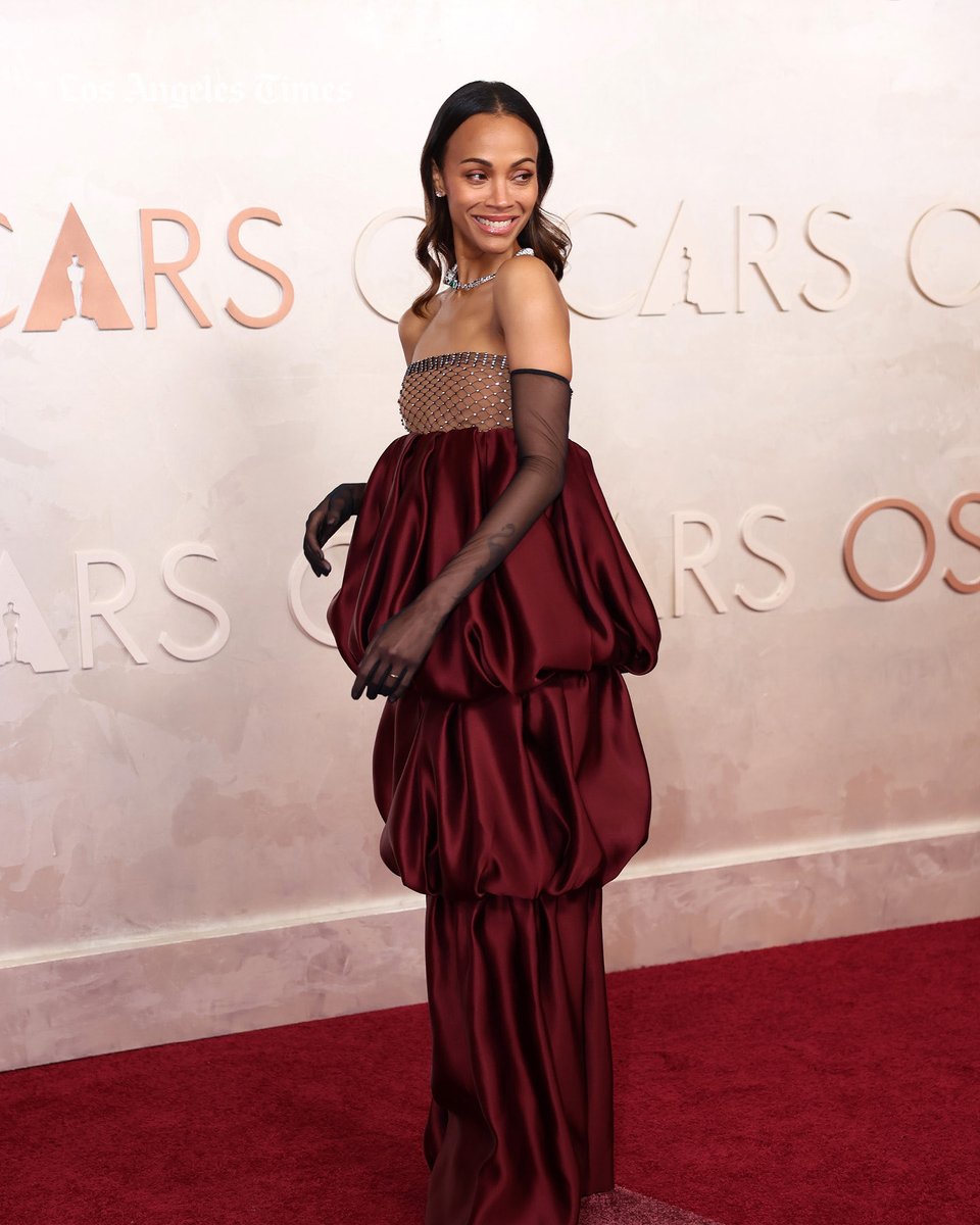 ¡Zoe Saldaña acaba de ganar el Oscar a Mejor Actriz de Reparto por su impresionante interpretación de Emilia! Un logro histórico que llena de orgullo a la República Dominicana y marca un hito en la representación latina en Hollywood.