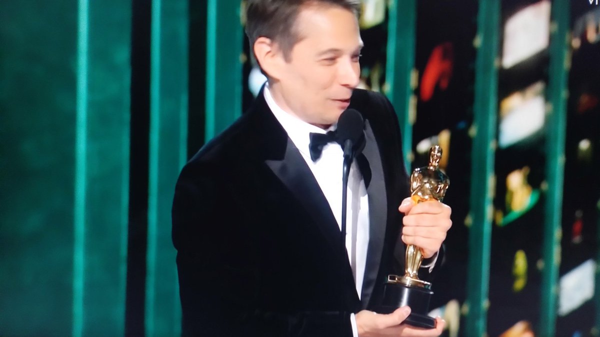 Les están dando todos los #oscar que le debian a #SeanBaker en una noche. No es queja 🎉