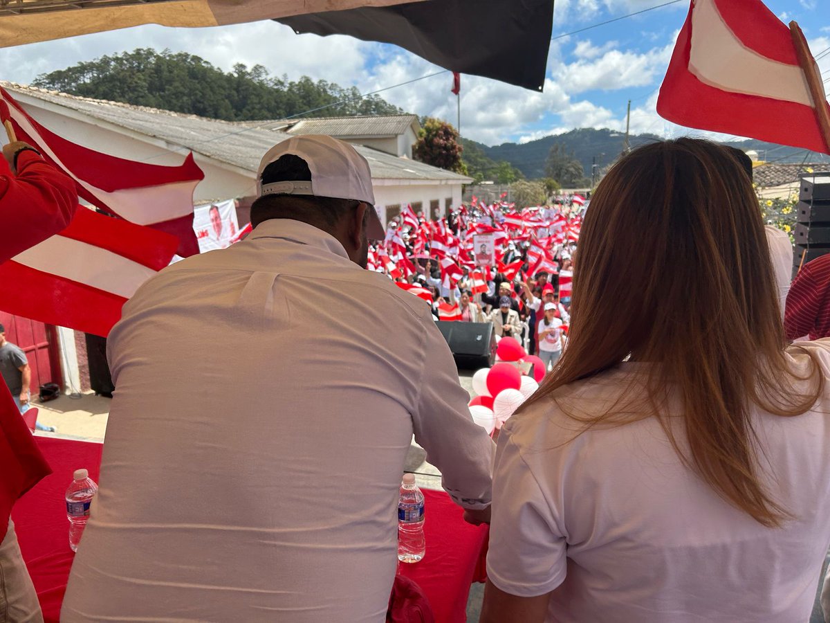 unidadPLH's tweet photo. El PARTIDO LIBERAL se levanta con un verdadero Liberal !!  💪 💯
Excelente cierre de campaña en la Esperanza-Intibuca.... 👏👏
Listos para RECUPERAR HONDURAS  🇦🇹 🇦🇹 

Luis Zelaya  Presidente ✅ 

#LuisZelayaPresidente2026 #Casilla2  #PartidoLiberal #Intibuca #LiberalVOTALiberal https://t.co/5zKz2mF7kW
