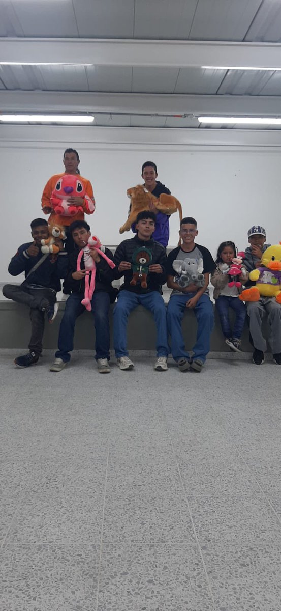 Se termino febrero mes del amor eficaz 
Y terminamos la entrega de peluches, esta vez en Alaska la montaña Usmeña, a ese gran proceso juvenil que construye vida digna mil gracias y a <a href="/CPueblos_Col/">Congreso de los Pueblos</a> y <a href="/RaizRegion/">RAIZ Región</a>