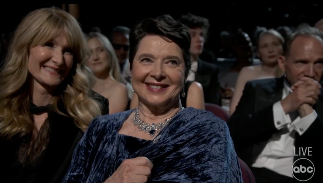 HELEBING_'s tweet image. “isabella, watching your work is a remidner of the power of paying attention, of savoring every single moment, every line, every breath, you do it with such ease, you truly were born to do this” 

💙