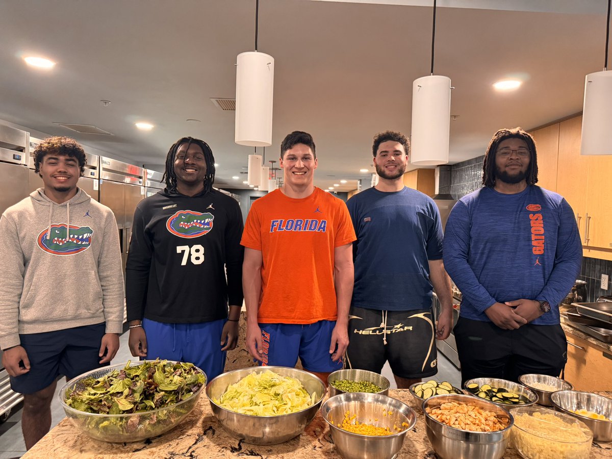 We whipped up a salad bar for the children at @rmhcncf! Some gator-love and extra gratitude go a long way! Visit the link to see how you can join us as a visiting chef! #FVFoundation 

rmhcncf.org